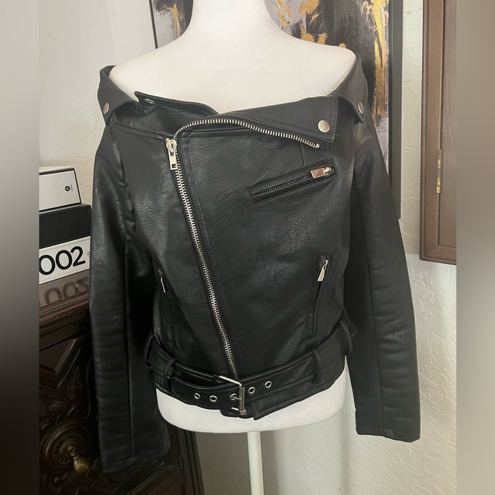 NWT OFF THE SHOULDER MOTO JACKET🔥